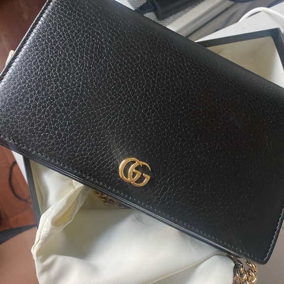 ✨SOLD✨ EUC Gucci Wallet on a chain. 100% AUTHENTIC - Picture 3 of 5